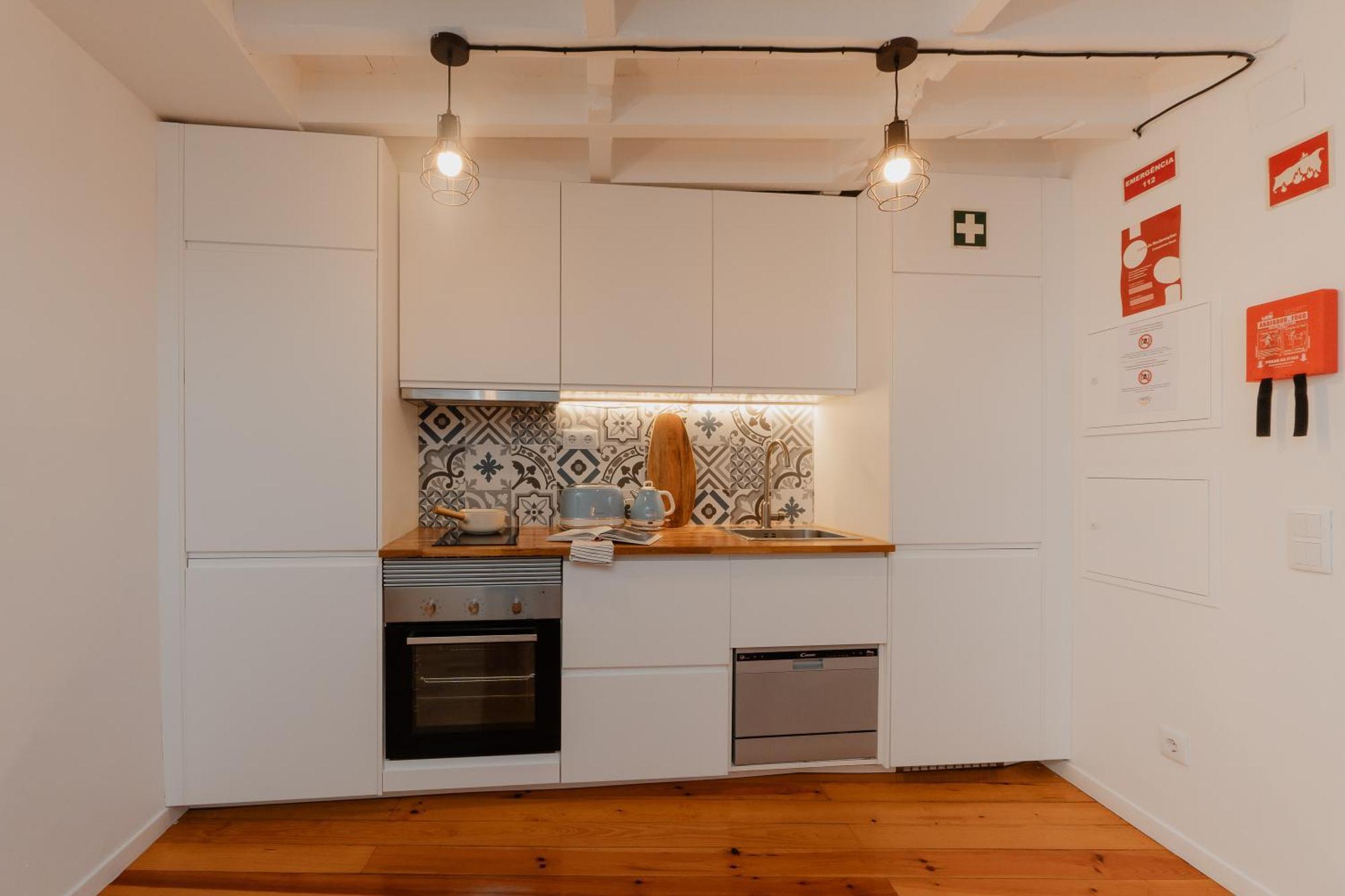 דירות ליסבון Stylish Getaway In A Mezzanine Flat By The Castle מראה חיצוני תמונה