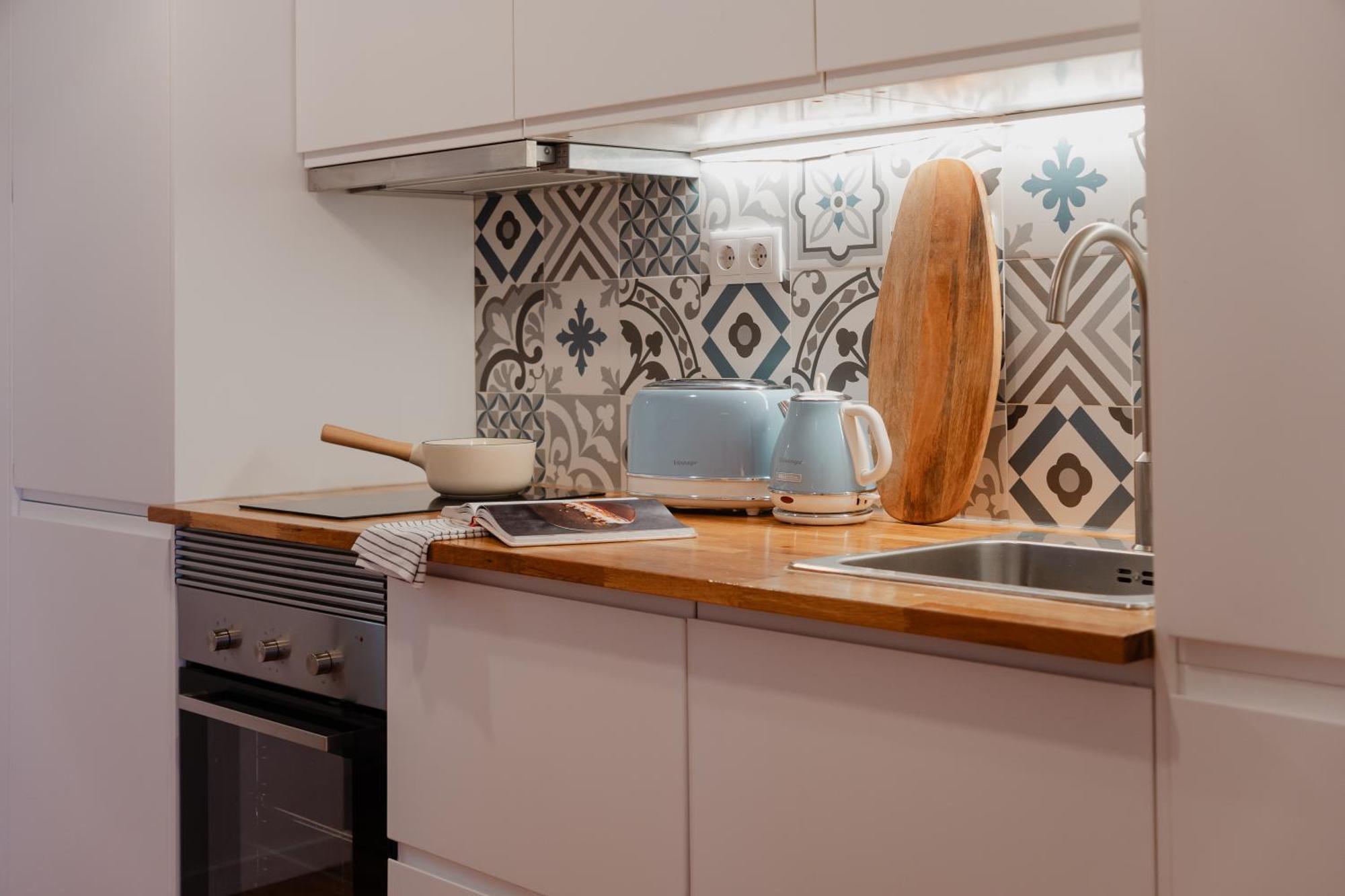 דירות ליסבון Stylish Getaway In A Mezzanine Flat By The Castle מראה חיצוני תמונה
